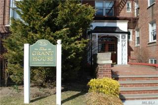 55 Grand Ave, Rockville Centre NY  11570-4253 exterior