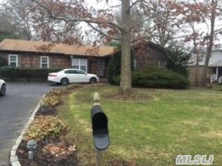 22 Sachem Dr, Manor Park, NY 11950-1705