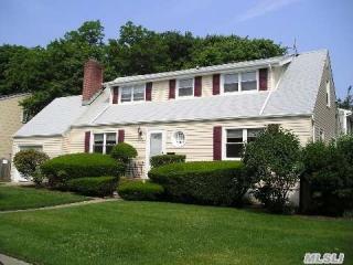 130 Kirkwood Ave, North Merrick, NY 11566-4234