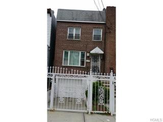 946 216th St, Bronx, NY 10469-1001