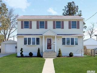 9 Linden Blvd, Hicksville, NY 11801-5916