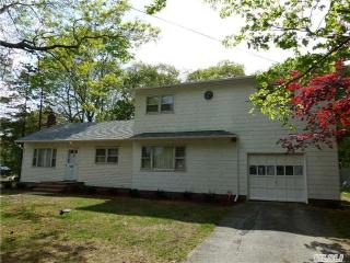 10 Ridge Rd, Smith Point, NY 11967-2330