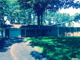 17 Blueberry Ln, Stonybrook, NY 11790-2515