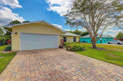 5805 Burri Ct, Fort Pierce, FL 34986-4103