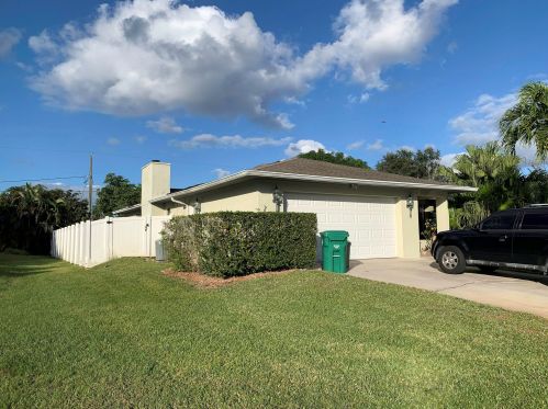 2371 Longhorn Ave, Fort Pierce, FL 34952-6817