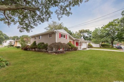 115 Tudor Rd, South Setauket, NY 11720-4135