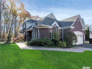 15 Kensington Cir, North Hills, NY 11030-4103