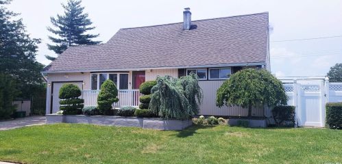 2145 Dogwood Ln, Westbury, NY 11590-6020