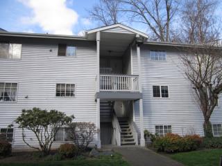 10830 Riverside Dr, Bothell WA  98011-1562 exterior