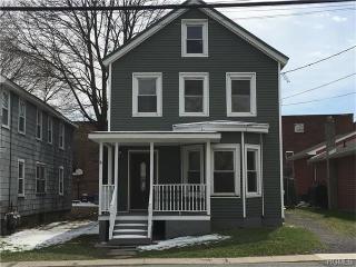 27 Main St, Walden, NY 12586-1824