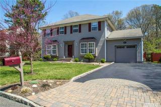 11 Chardonnay Dr, Coram, NY 11727-2434