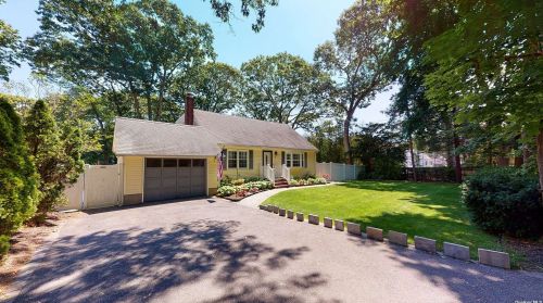 83 Main Ave, South Setauket, NY 11720-1628