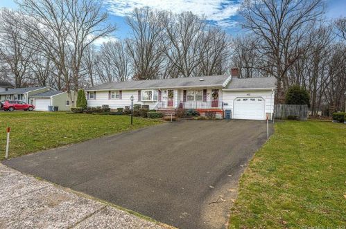 14 Carina Rd, North Haven, CT 06473-2403