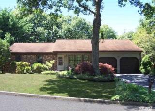 36 Sabre Dr, Selden, NY 11784-3930