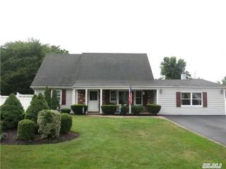 27 Manchester Ln, Stonybrook, NY 11790-2803