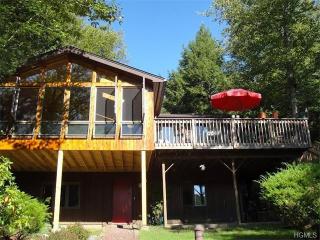 201 Lake Shore Dr, Monticello, NY 12701-4020