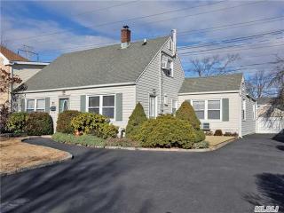 21 Old Farm Rd, Plainedge, NY 11756-1504