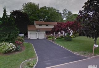 19 Merrivale Dr, Smithtown, NY 11787-4414