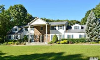 182 Yukon Dr, Woodbury, NY 11797-3115