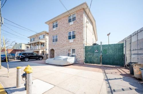 1650 Barnes Ave, Bronx, NY 10462-3962