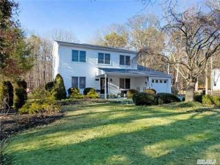 3 Marilyn St, Manorville, NY 11949-3012