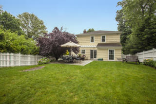 2254 Boston Post Rd, Larchmont, NY 10538-3533