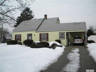 120 Parkside Dr, Plainedge, NY 11756-1929