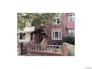 3253 Corsa Ave, Bronx NY  10469-2809 exterior