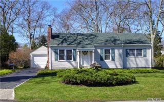 66 Country Club Rd, North Bellport, NY 11713-2325