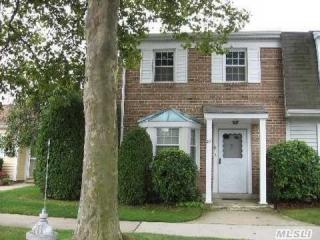 27 Harbor, Amityville, NY 11701-3841