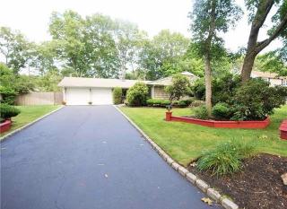 11 Blueberry Ln, Stonybrook, NY 11790-2515