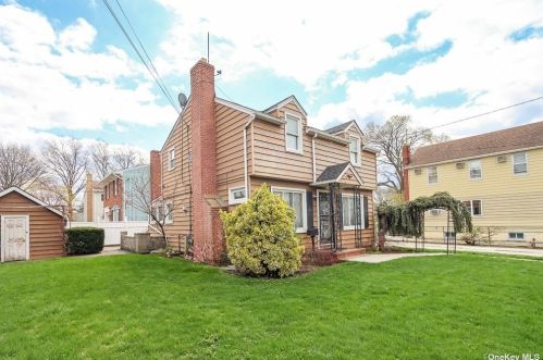 73 Evans Ave, Floral Park, NY 11003-2613