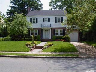 9 Kilburn Rd, Garden City, NY 11530-4109