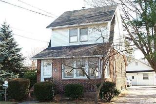 66 Burns Ave, Hicksville, NY 11801-2623