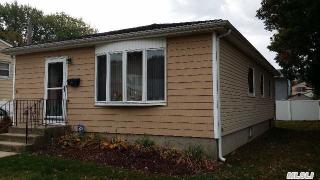 125 48th St, North Lindenhurst, NY 11757-2018