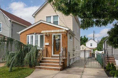 38 1st St, New Hyde Park, NY 11040-4414