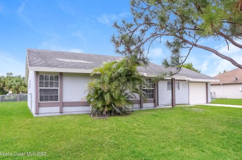 1701 Cascella Ct, Fort Pierce FL  34952-7537 exterior