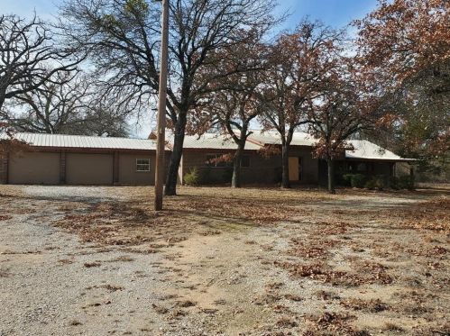 514 Huddleston Rd, Sunset, TX 76270-6132