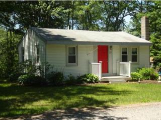 27 Collettes Grove Rd, Derry, NH 03038-5808