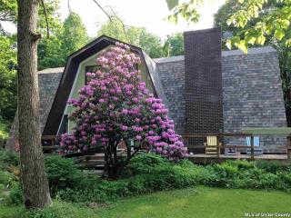 14 Tina Dr, Highland, NY 12528-2425