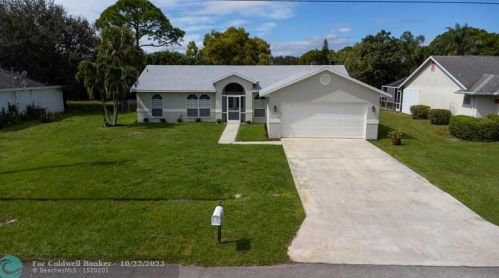 1692 Mariana Rd, Fort Pierce, FL 34952-7141