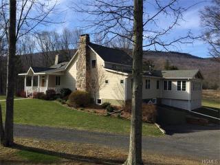 340 Mountain Rd, Wallkill, NY 12589-3308