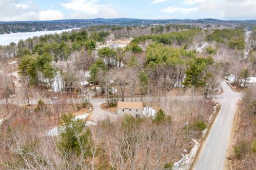 11 Hollywood Beach Rd, Alton, NH 03809-5118