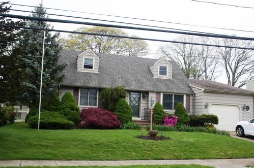 391 Oakwood Ave, West Islip, NY 11795-2911