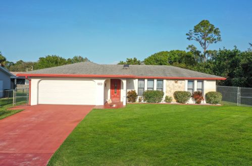 5812 Bamboo Dr, Fort Pierce, FL 34982-3757