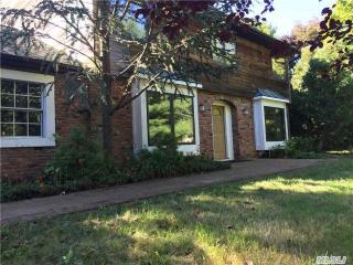 2 Annandale Rd, Stonybrook, NY 11790-2406