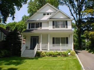 45 Grandview St, Hunt, NY 11743-3536