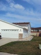 2512 Amber Valley Ct, Fargo ND  58104-8665 exterior