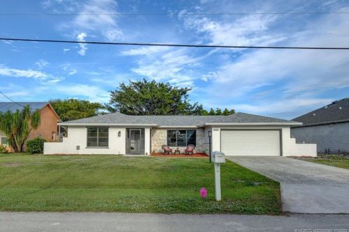 1901 Bowie St, Fort Pierce, FL 34952-7163