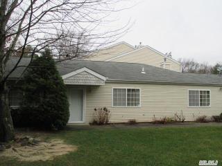 114 Owls Nest Ct, Manorville, NY 11949-2631